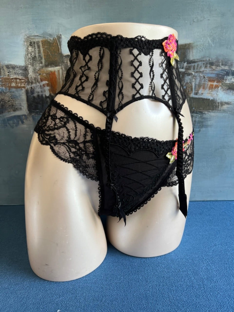 Porte-jarretelles Lise Charmel T1 - Noir Fleur Mauve - Neuf Sans étiquette - Degriffé