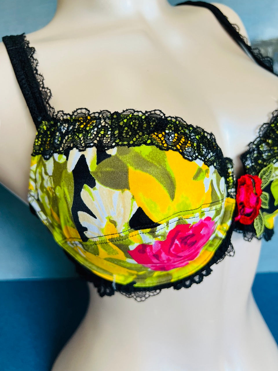 Soutien-gorge Lise Charmel Fashion Guipure - Taille 100D - Couleur Gris - Neuf Avec étiquettes