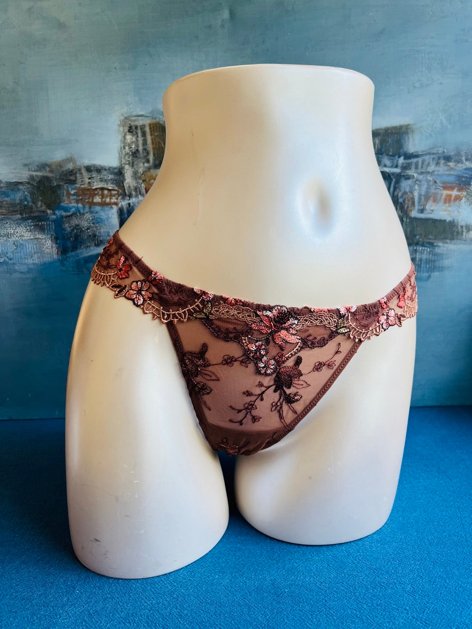 String Lise Charmel 'Lodge En Fleurs' - Taille FR 2/3 (40/42) - Couleur Moka - Neuf Avec étiquettes - Polyamide Mélangé