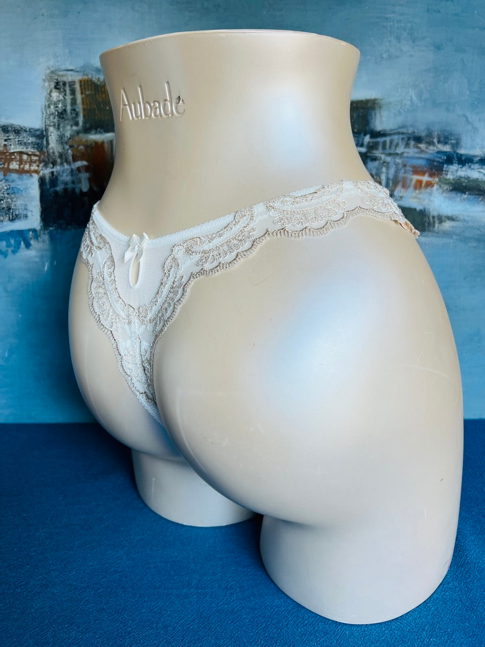 Culotte tanga beige - ELEGANCE ATTITUDE - Lise Charmel