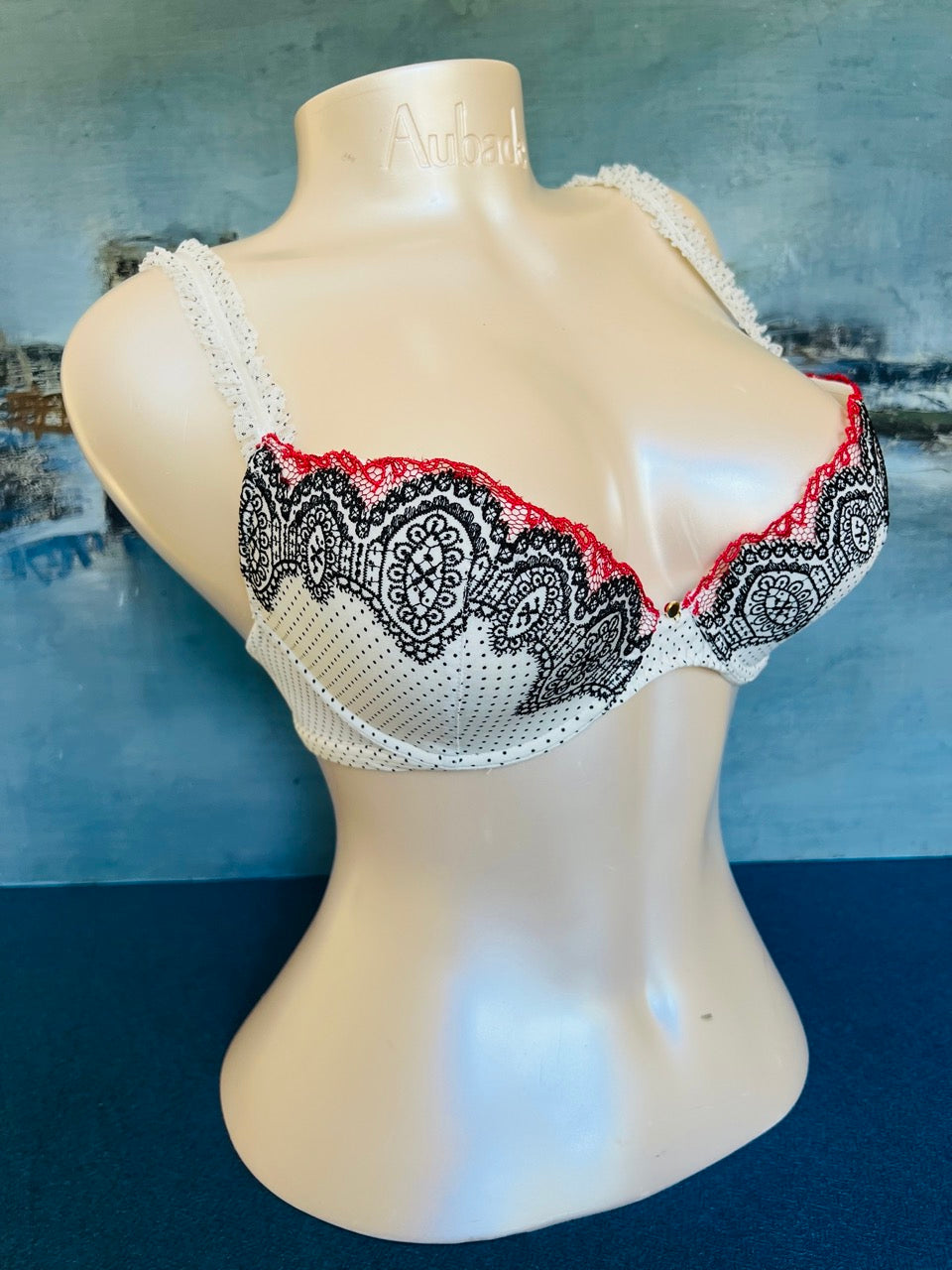 Soutien-gorge Lise Charmel Taille 85B - Modèle Bohème Glamour - Satin Vanille - Neuf Avec étiquettes
