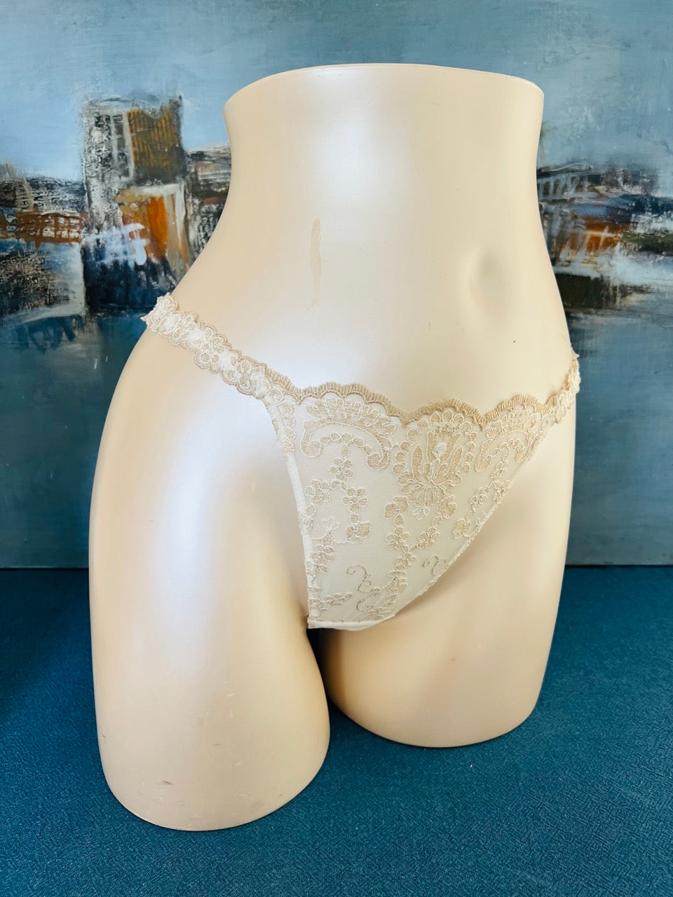 Culotte string beige - ELEGANCE ATTITUDE - Lise Charmel