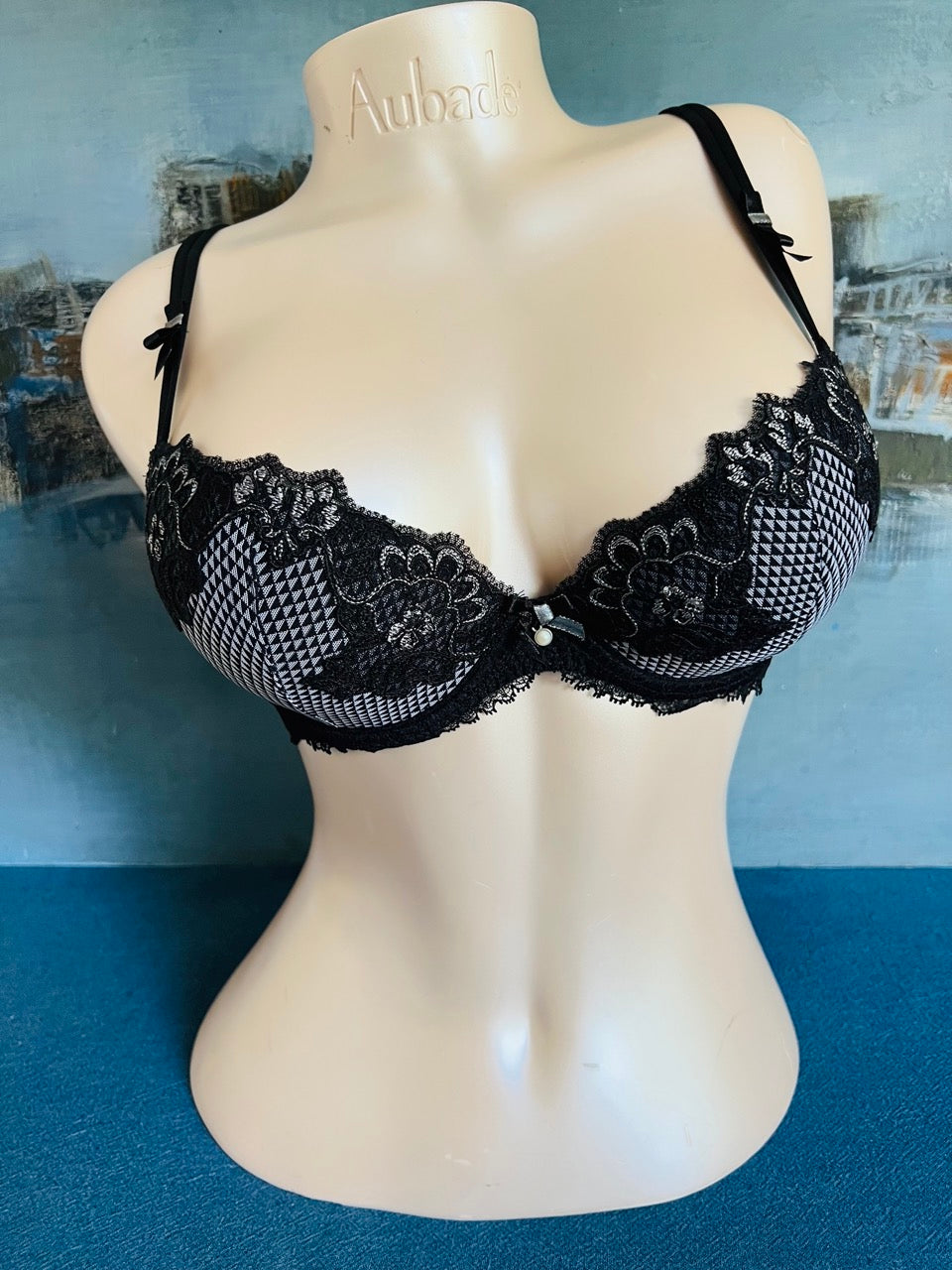 SG push up 1 - MODERNE LEADER - Lise Charmel