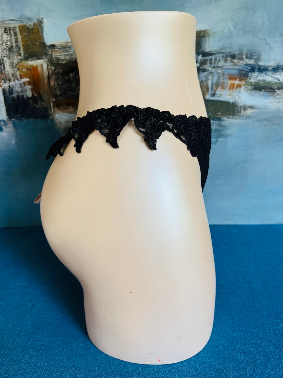 Culotte string - SERTI GUIPURE noir - Lise Charmel