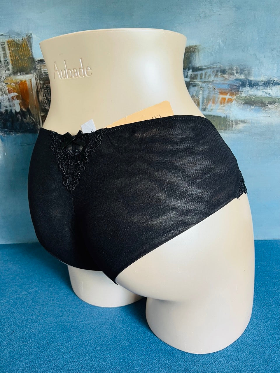 Culotte shorty - SERTI GUIPURE noir - Lise Charmel
