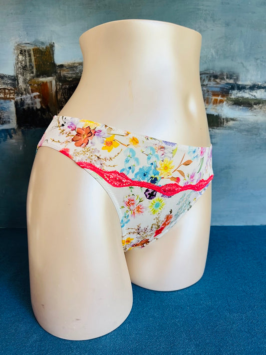 Culotte brésilienne - FILLE EN FLEUR - Lise Charmel ANTIGEL