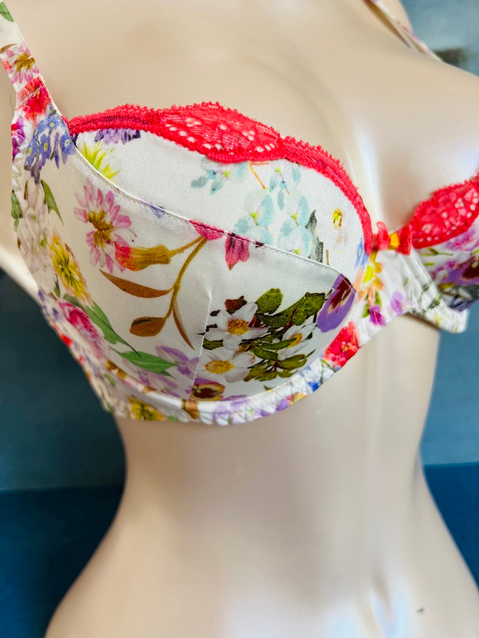SG push up - FILLE EN FLEUR - Lise Charmel ANTIGEL