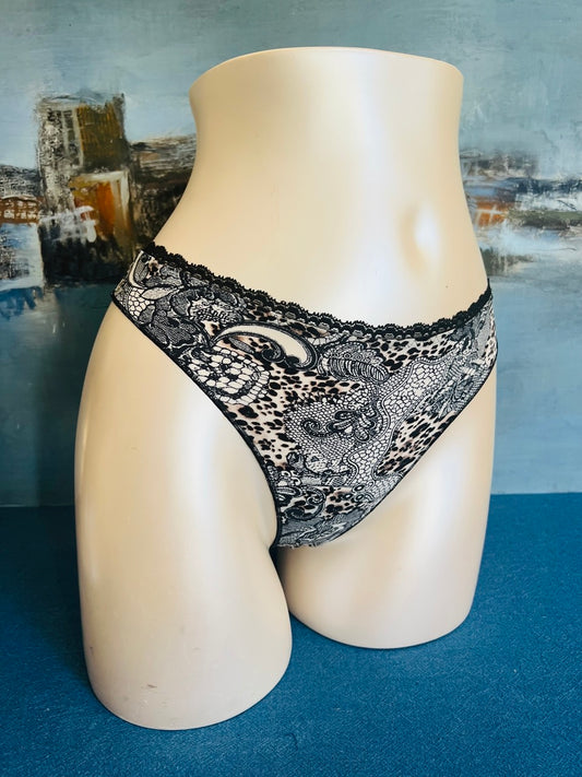 Culotte tanga - DENTELLE AU COEUR - Lise Charmel ANTIGEL