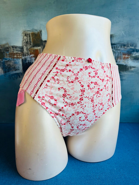 LISE CHARMEL SHORTY TAILLE 4 MODELE SUBLIME ASSUR REF ACC0472 LISE CHARMEL SHORTY TAILLE 4 MODELE SUBLIME ASSUR REF ACC0472