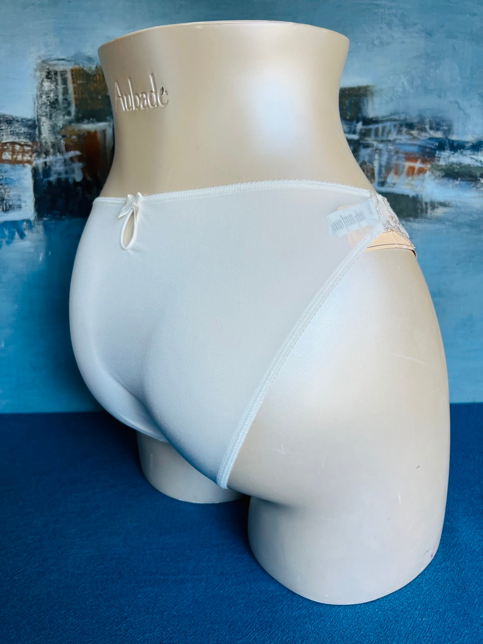 Culotte brésilienne beige - ELEGANCE ATTITUDE - Lise Charmel