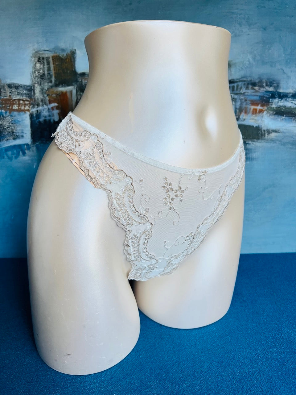 Culotte tanga beige - ELEGANCE ATTITUDE - Lise Charmel