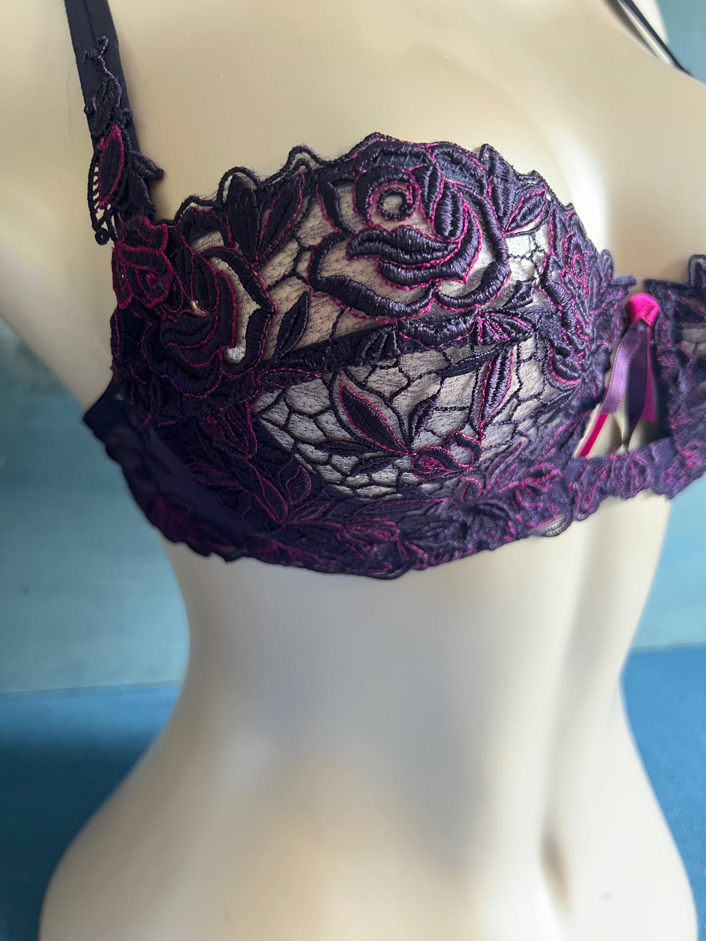 SG corbeille  - INTRIGUE - Lise Charmel