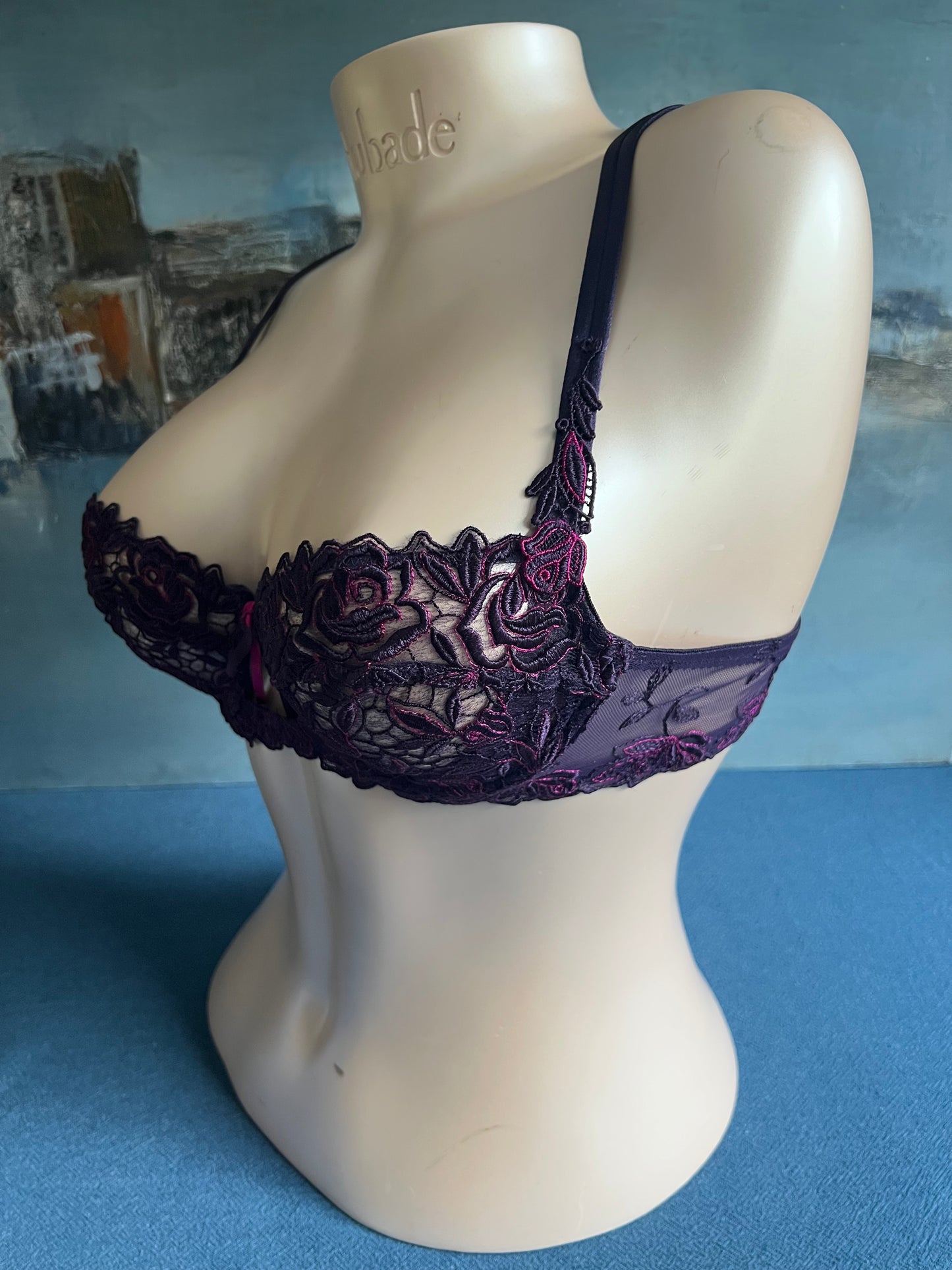 SG corbeille  - INTRIGUE - Lise Charmel