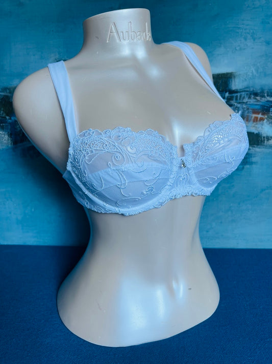 EPRISE LISE CHARMEL SOUTIEN GORGE TAILLE 110D MODELE LOVE KARMA REF EPRISE LISE CHARMEL SOUTIEN GORGE TAILLE 110D MODELE LOVE KARMA REF